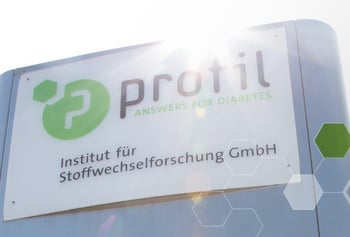 Glucagon bei schwerer Unterzuckerung: Nasenpulver oder Spritze?